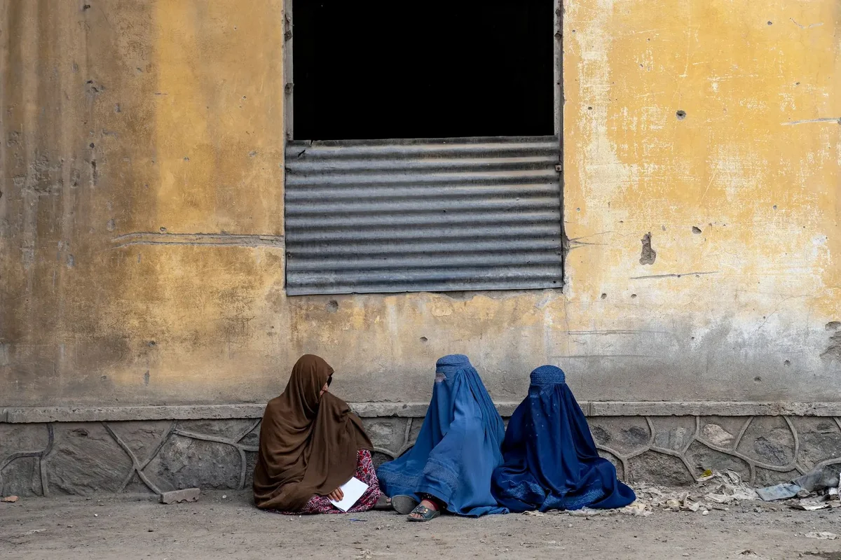 HRW: “Əfqanıstandakı “Taliban” rejimi qadınlara qarşı təqibləri davam etdirir”