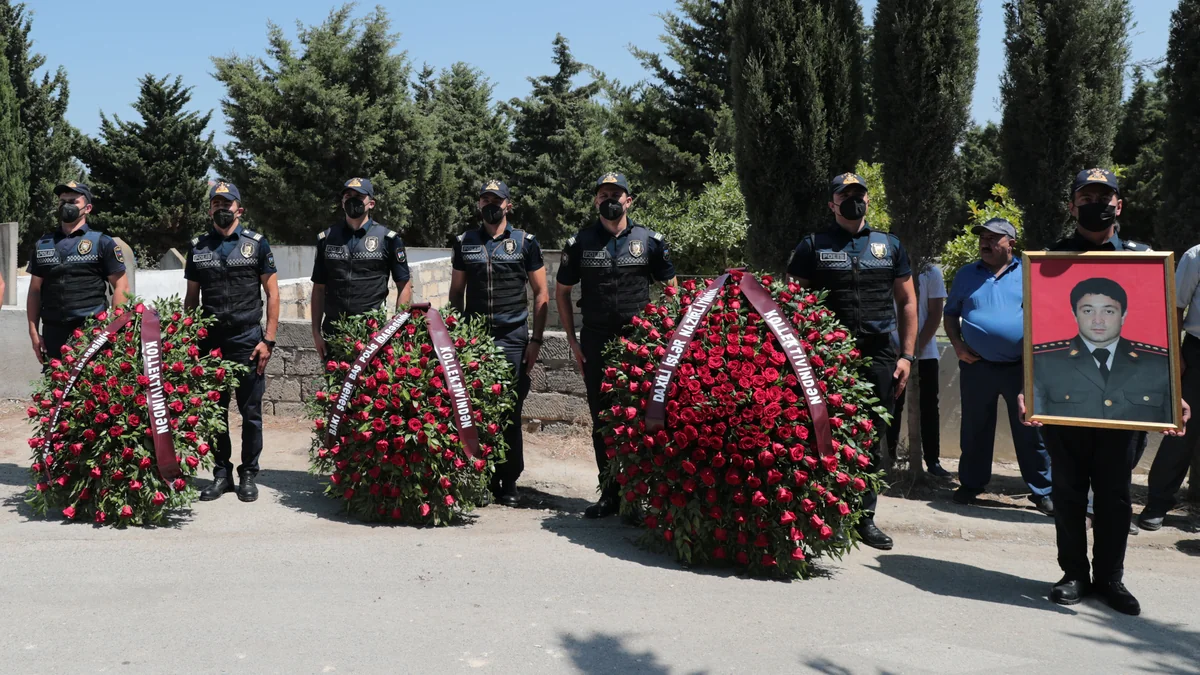 Daxili işlər naziri polis əməkdaşı ilə vida mərasimində iştirak edib