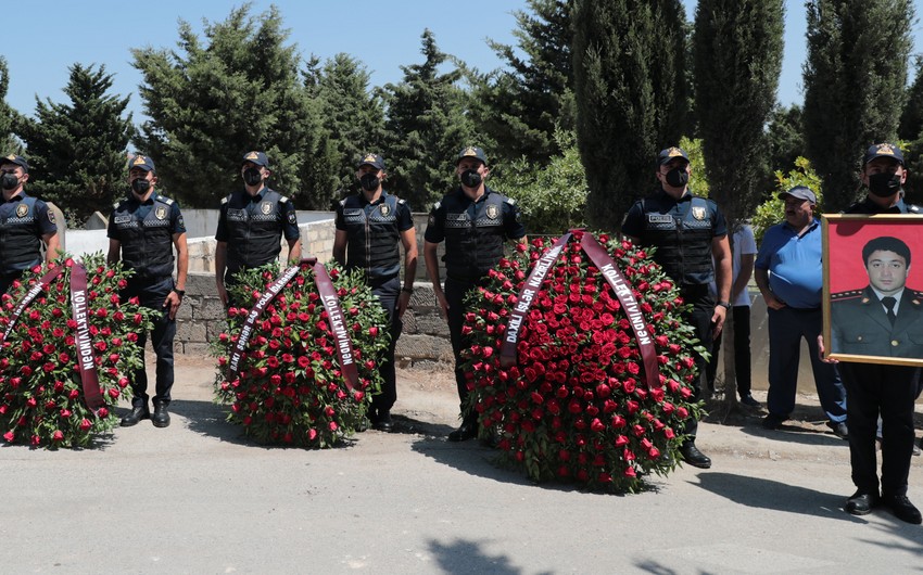 Daxili işlər naziri polis əməkdaşı ilə vida mərasimində iştirak edib