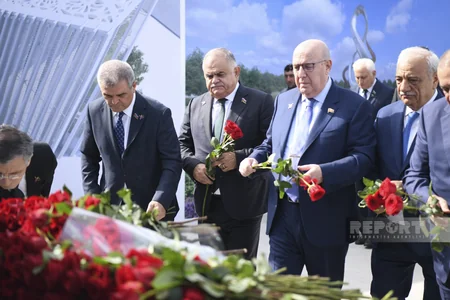 Anım Günü ilə əlaqədar Zəfər parkına ziyarət başlayıb
