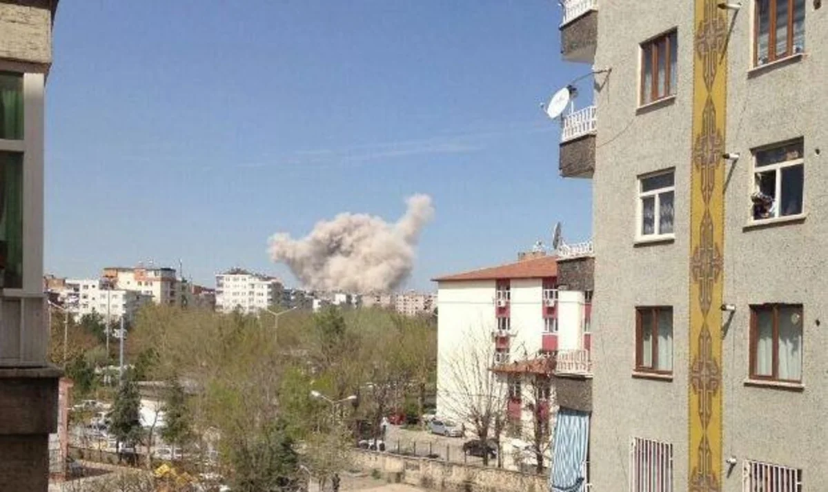 Türkiyədə polis məktəbi yaxınlığında partlayış nəticəsində 1 nəfər ölüb, 4 nəfər yaralanıb