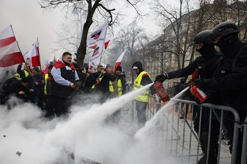 Thousands rally in Slovakia to condemn government plan to overhaul public broadcasting