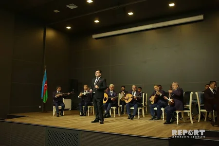 Dövlət Bayrağı günü münasibətilə Gəncədə ağacəkmə aksiyası keçirilib - FOTO