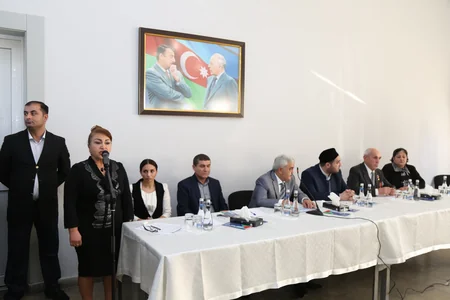 ​Deputatlığa namizəd Rövnəq Abdullayev Bakının Keşlə qəsəbəsində seçicilərlə görüşüb