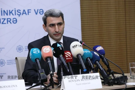 Bakıda rəqəmsal inkişaf və nəqliyyat prioritetlərinə dair seminar keçirilir