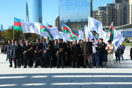 Azərbaycan xalqı Zəfər parkını ziyarət edir - FOTOREPORTAJ
