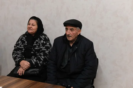 Rövşən Rzayev keçmiş məcburi köçkünlərin müraciətlərini dinləyib