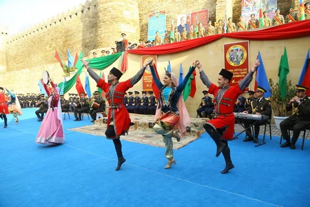 Aprel döyüşlərinin Zəfər bayraqlarına düzlən! şüarı  ilə vətənpərvərlik tədbiri keçirilib - VİDEO - FOTO