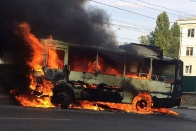 Biləsuvarda mikroavtobus yanıb - VİDEO - YENİLƏNİB