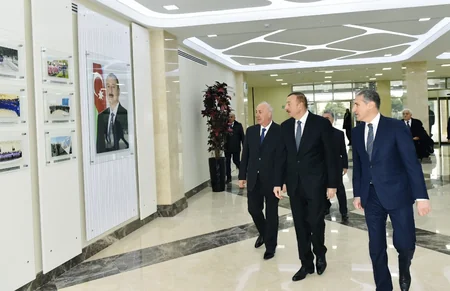 Dövlət başçısı Sumqayıtda “Kimyaçı” Mədəniyyət Sarayında yaradılan şəraitlə tanış olub