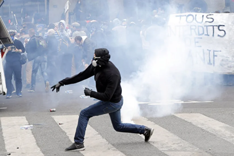 Fransanın Lion şəhərindəki iğtişaşlarda 5 polis əməkdaşı xəsarət alıb