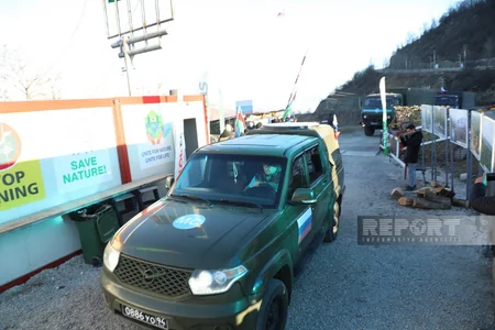 Total of 30 vehicles of peacekeepers move freely through Khankandi-Lachin road