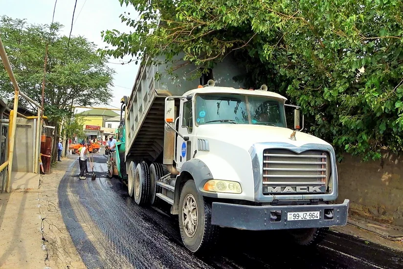 Binəqədidə qəsəbədaxili küçə və yollar təmir edilir