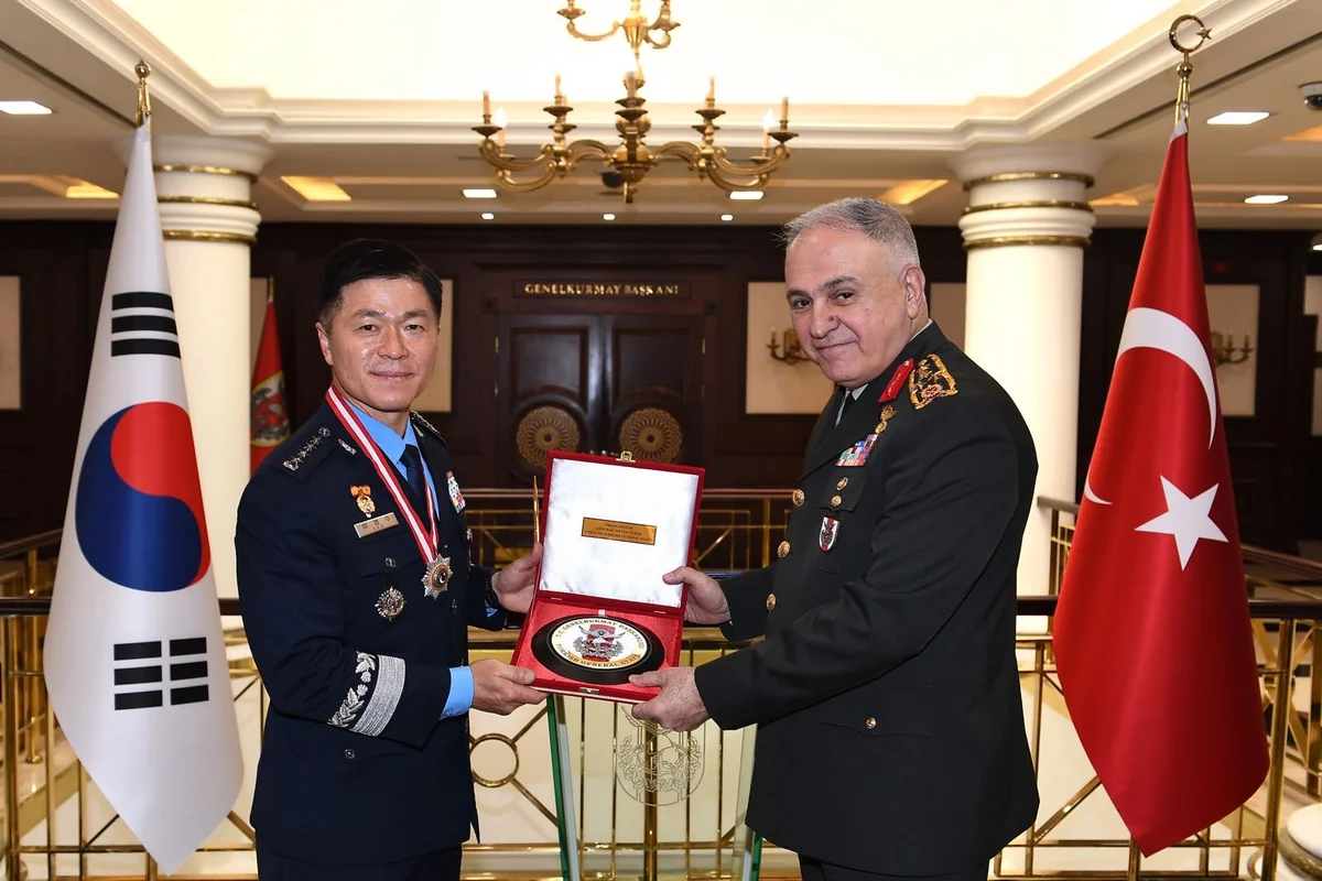 Turkish Air Force Commander meets with his South Korean counterpart