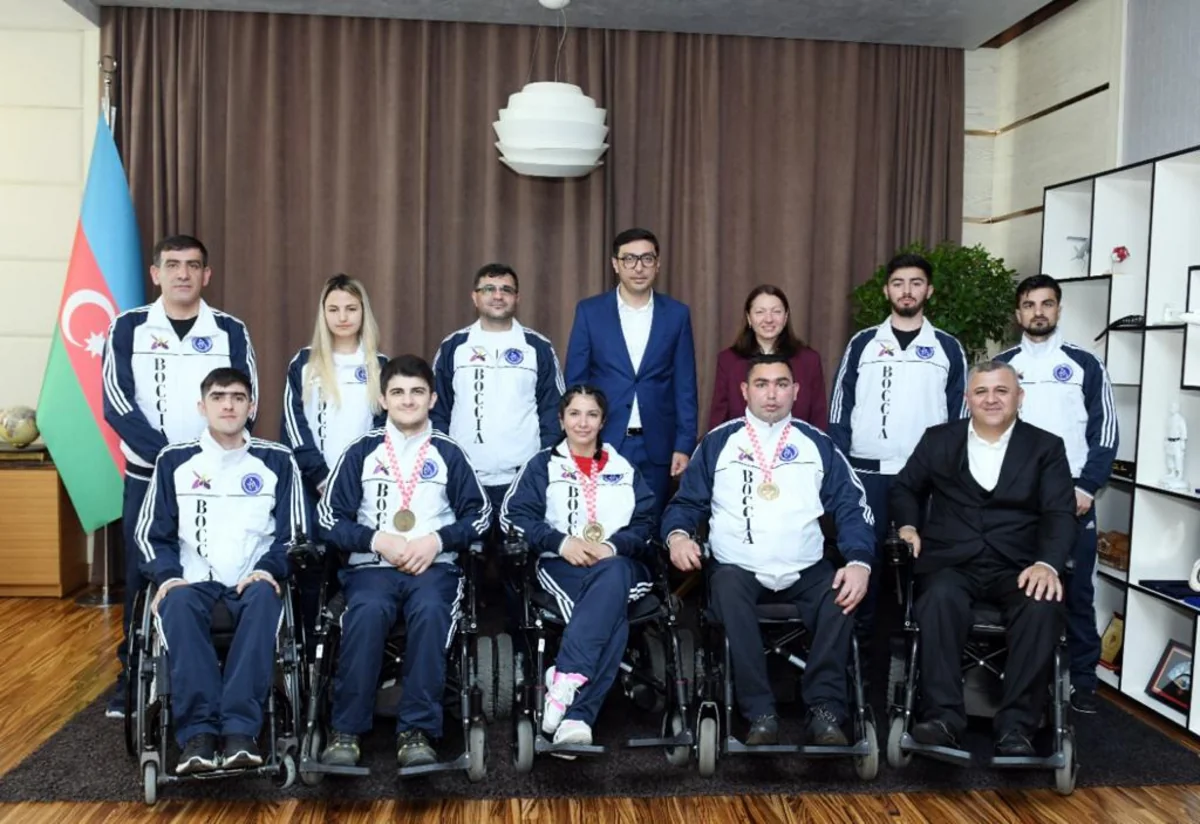 Fərid Qayıbov beynəlxalq yarışda qızıl medal qazanan paralimpiyaçıları qəbul edib