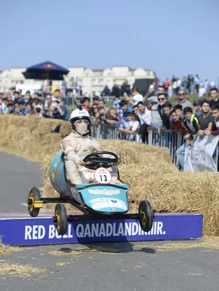 Heydər Əliyev Mərkəzinin qarşısında Red Bull Soapbox” yarışı keçirilib