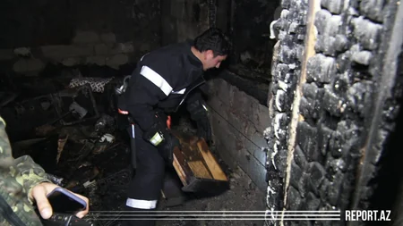 Bakıda yaşayış evində yanğın söndürüldü - VİDEO - YENİLƏNİB