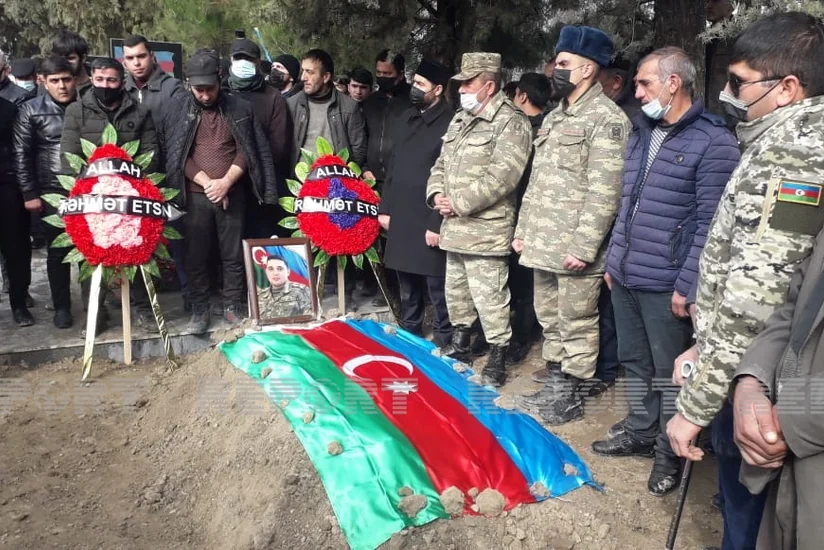 Yeni dünyaya gələn övladını görməyən şəhid kapitan dəfn edildi