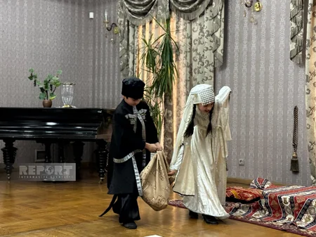 Tbilisidə “BEEZ” Uşaq Teatrı “Tıq-Tıq xanım” tamaşasının premyerasını keçirib