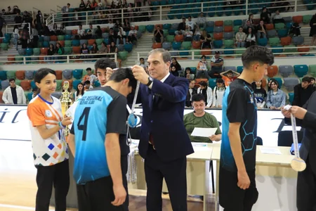Gəncədə Heydər Əliyevin anadan olmasının 101-ci ildönümünə həsr olunmuş respublika voleybol turniri keçirilib