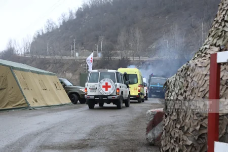 ICRC vehicles and ambulances pass freely through Khankandi-Lachin road again - VIDEO