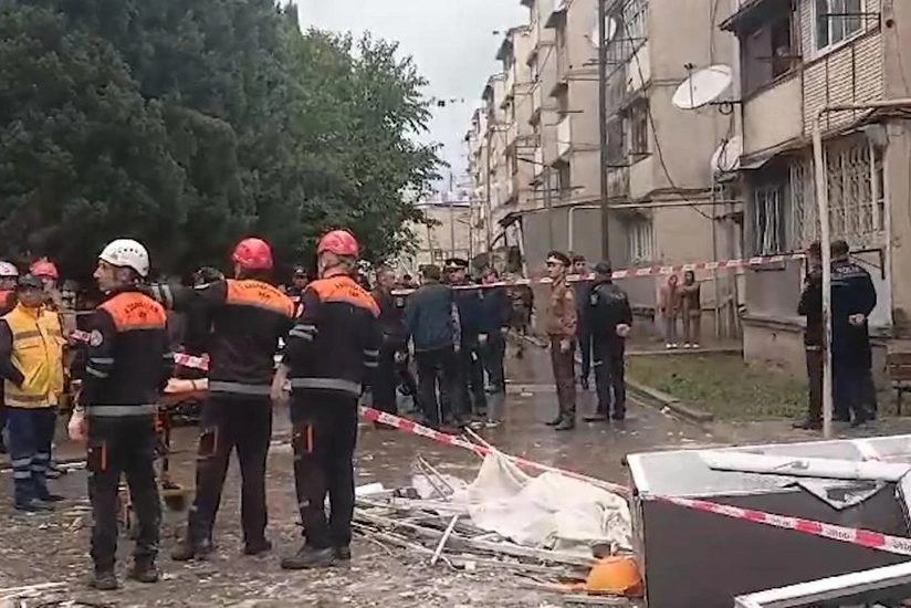 Gəncədə partlayış olan binanın sakini: Əvvəl güclü ildırım çaxdı, sonra dəhşətli gurultu eşidildi