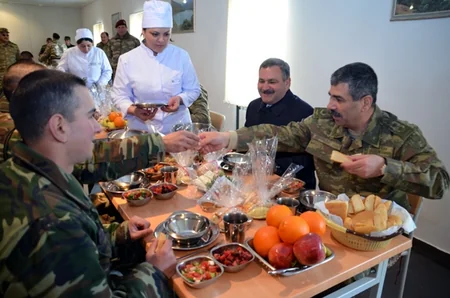 ​Azərbaycan müdafiə naziri: Biz düşmənə elə zərbələr endiririk ki, onlar qorxub qaçırlar