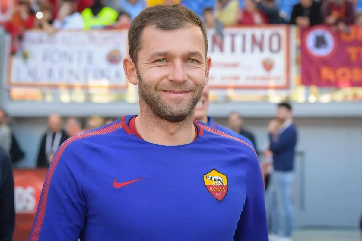 Roma klubunun qapıçısı karyerasını başa vurub