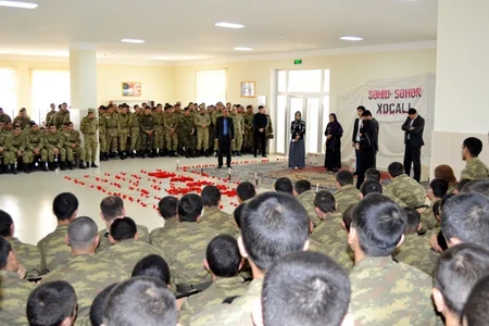 Cəbhə bölgəsindəki hərbi hissələrdə Xocalı soyqırımı qurbanlarının xatirəsi anılıb