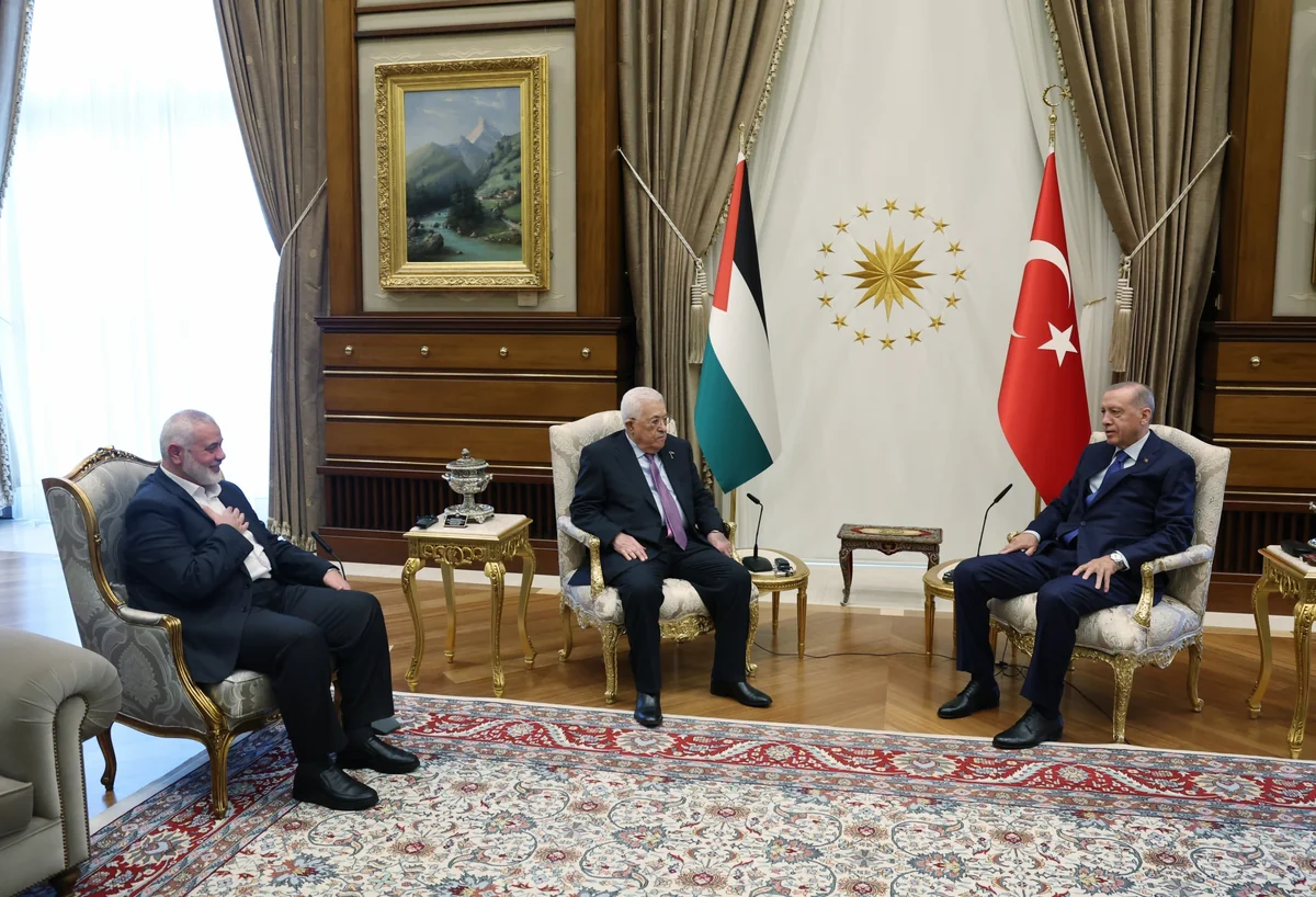 Erdogan meets Palestinian president, Hamas leader