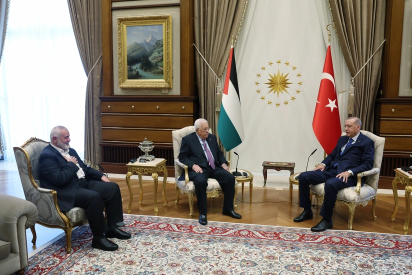 Erdogan meets Palestinian president, Hamas leader