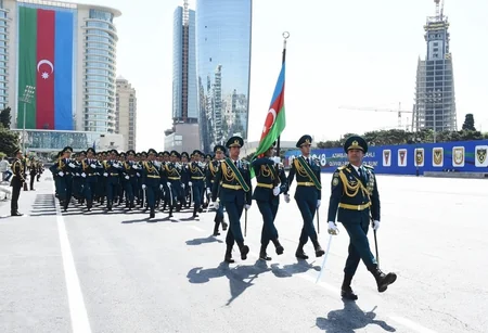 Azadlıq meydanında hərbi parad keçirilib - YENİLƏNİB-2