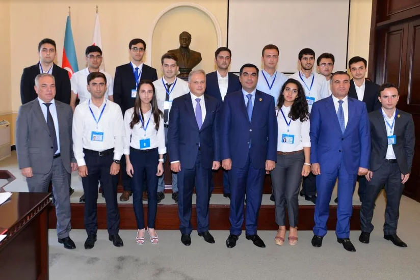 Bakı Ali Neft Məktəbinin 18 məzunu “Azneft”də işlə təmin edilib