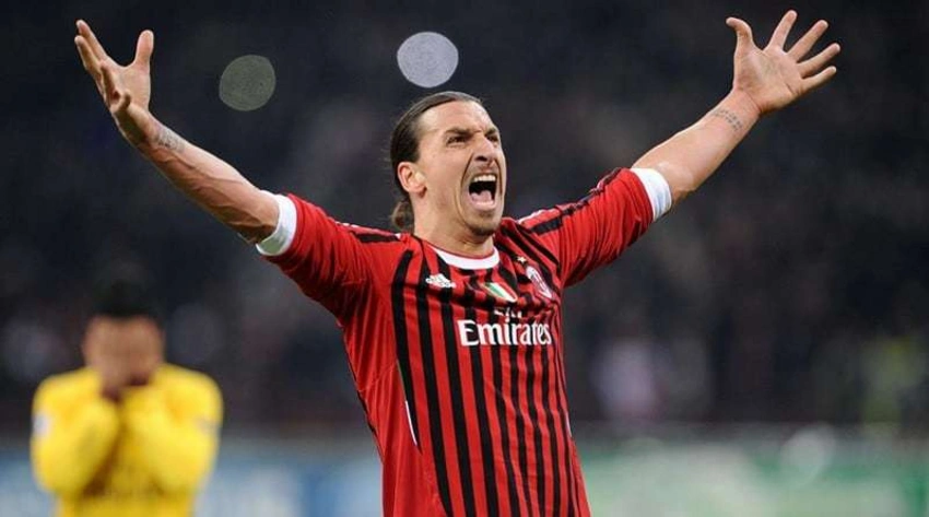 Milan İbrahimoviçlə danışıq aparır