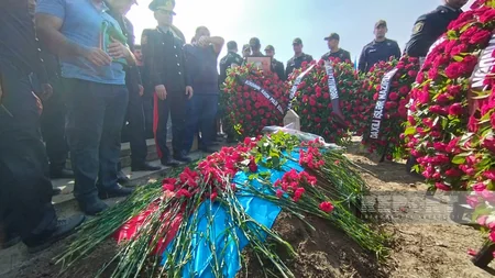 Bakıda silahlı insident zamanı həlak olan polislər dəfn edilib - YENİLƏNİB