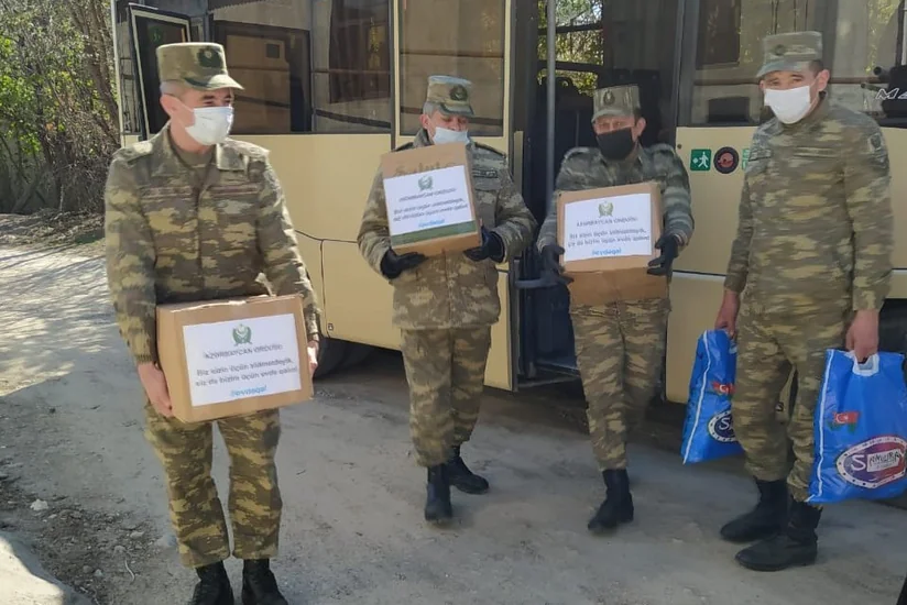 Hərbçilər əlillərə və müharibə veteranlarına baş çəkiblər