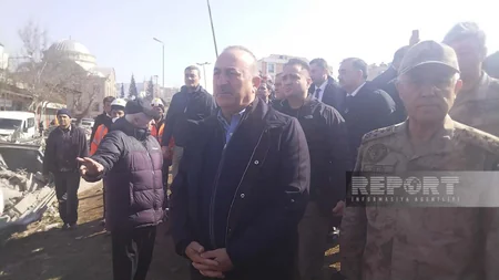 Azərbaycan və Türkiyənin XİN başçıları Kahramanmaraşda dağıntılar olan ərazilərə baş çəkib, zərərçəkmişlərlə görüşüb