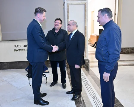 Rumıniya Parlamenti Senatının Sədri Azərbaycana rəsmi səfərə gəlib
