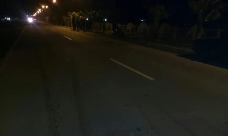 Lənkəranda minik maşını kanala aşıb - FOTO