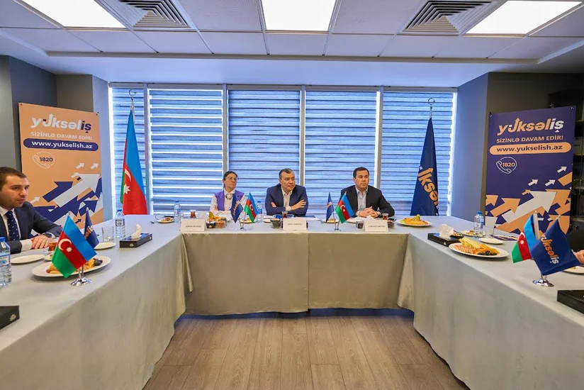 Sahil Babayev ikinci “Yüksəliş” müsabiqəsinin qalibləri ilə görüşüb