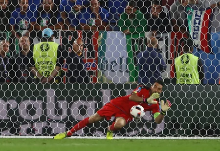 AVRO-2016: Almaniya İtaliyanı məğlub edərək yarımfinala çıxıb - VİDEO