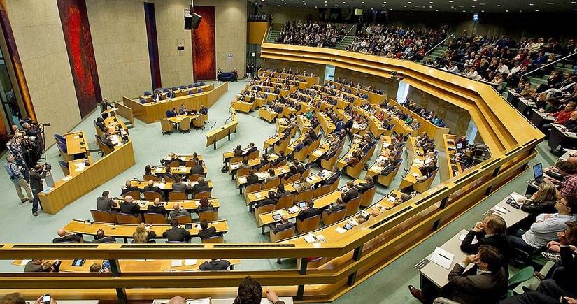 Парламент Нидерландов поддержал проведение досрочных выборов