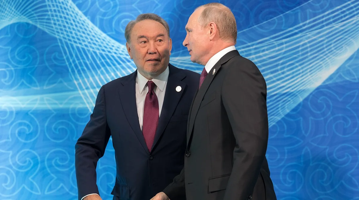 Nazarbayev Putinlə istefasını müzakirə edib