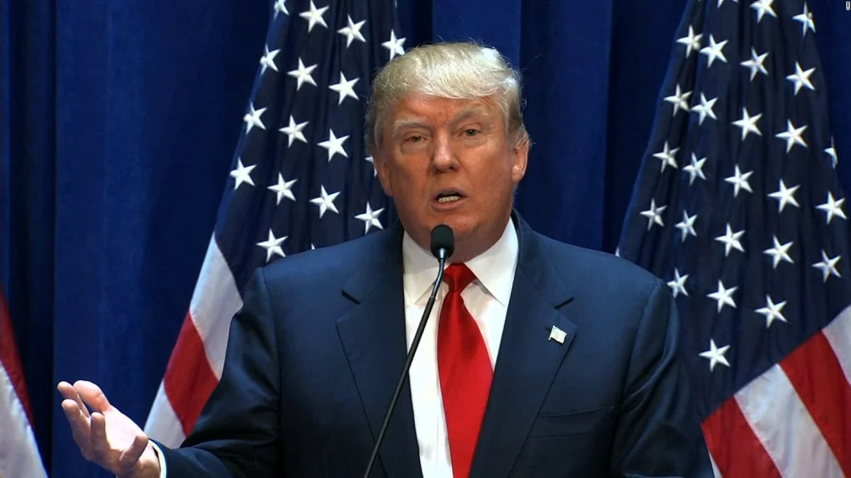 Tramp Fidel Kastronu amansız diktator adlandırıb