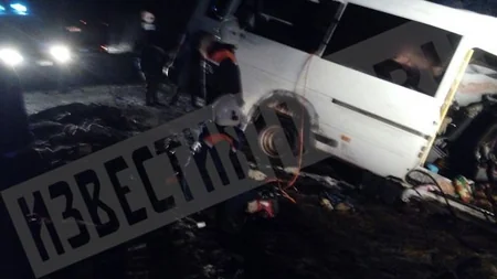 Rusiyada sərnişin avtobusu yük maşını ilə toqquşub, 14 nəfər ölüb