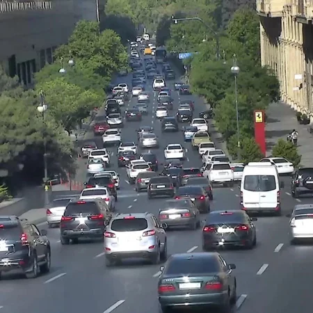 Bakının bir sıra yollarında tıxac yaranıb