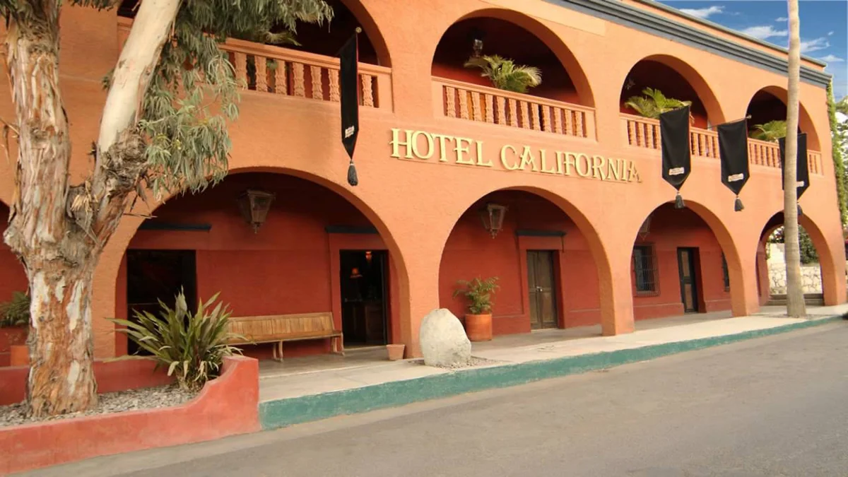 Группа Eagles подала в суд на мексиканский отель с названием Hotel California