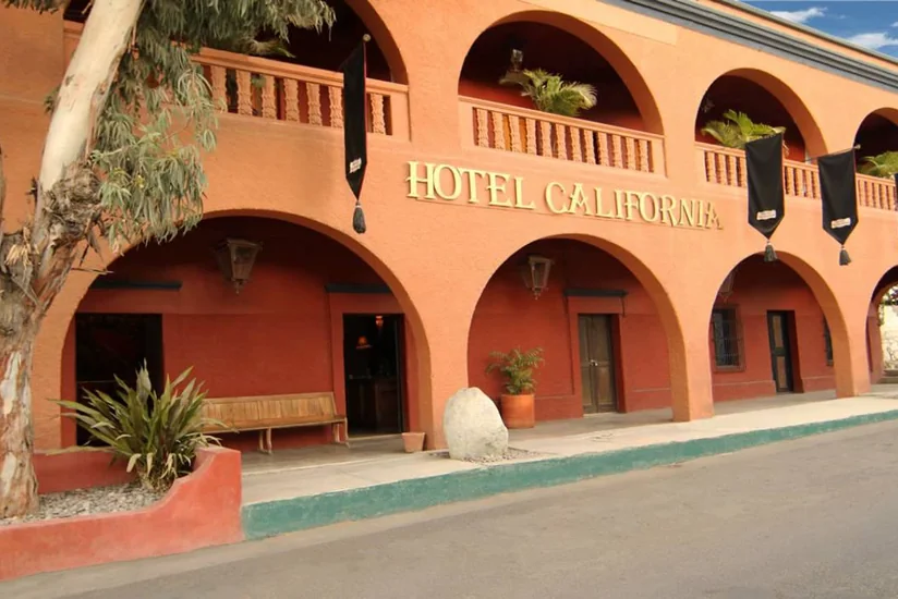 Группа Eagles подала в суд на мексиканский отель с названием Hotel California