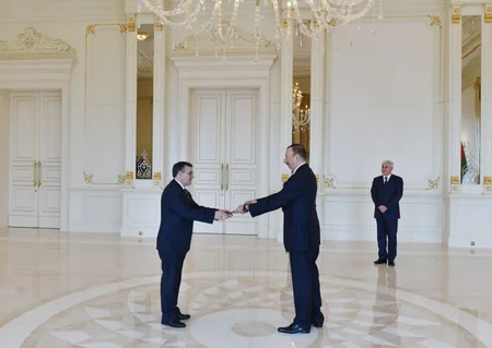 ​İlham Əliyev ölkəmizə yeni təyin olunmuş səfirlərin etimadnamələrini qəbul edib