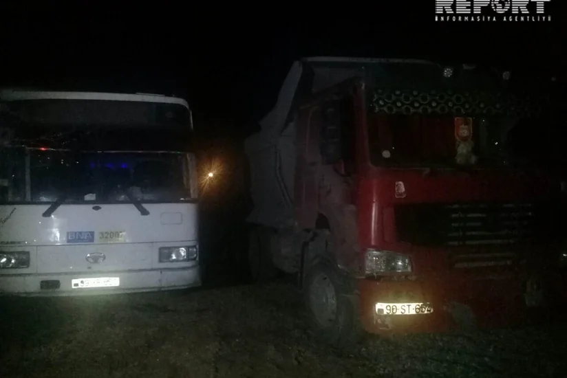 В Баку пассажирский автобус попал в ДТП: есть раненые